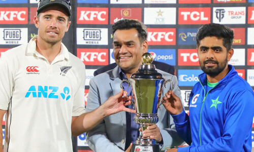 Sarfaraz foils New Zealand to salvage draw in second Test