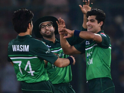 Fiery Naseem keeps New Zealand down to 255-9 in first ODI