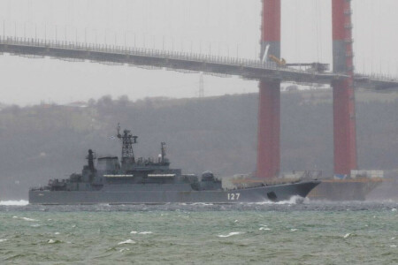 Russian warship holds drills in Norwegian Sea