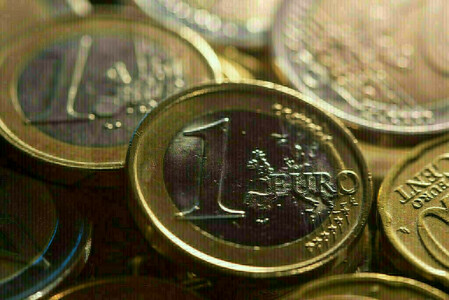 Euro zone yields rise amid doubts ECB will slow tightening