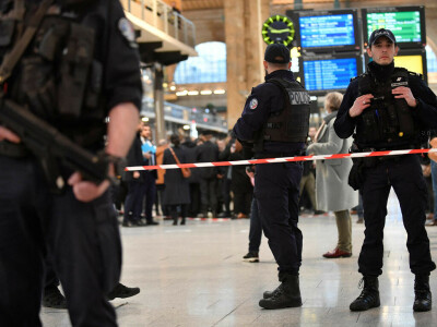 Six wounded in Paris train station stabbing attack Six wounded in Paris train station stabbing attack