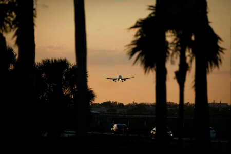 Airlines hope for return to normal Thursday after FAA outage snarls US travel