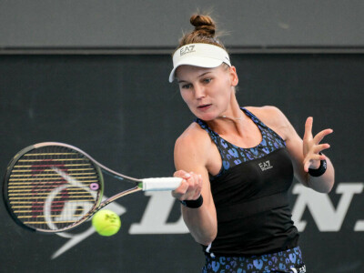 Kudermetova, Badosa in injury scares ahead of Australian Open