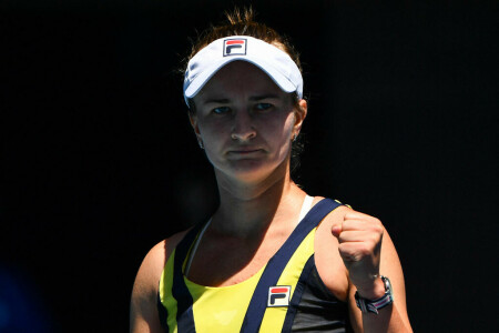 Sinner completes epic comeback, Krejcikova wins easy at Australian Open