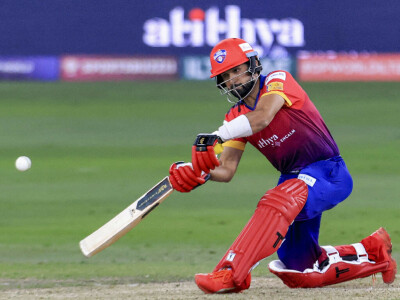 Raza replaces injured captain Ervine as Zimbabwe opt to bowl