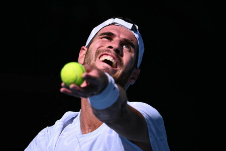 Khachanov wins 14 straight games to crush Nishioka at Australian Open