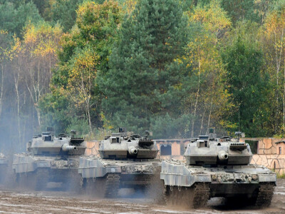 EU approves more military aid to Ukraine, Germany faces pressure on tanks