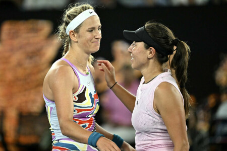 Azarenka beats Pegula to reach Australian Open semi-finals