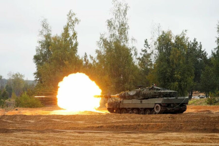 Germany, US to send battle tanks to Ukraine, Russia slams decision