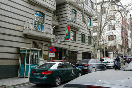 One killed in attack on Azerbaijan&rsquo;s embassy in Iran