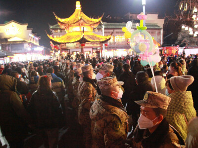 Holiday trips within China surge after lifting of COVID curbs