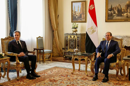 Blinken meets Egypt&rsquo;s Sisi in first leg of Mideast tour