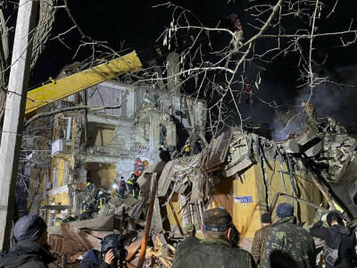 Russia advances in east Ukraine, strike on apartments kills civilians