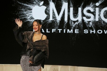 Rihanna plans highly anticipated return to stage with Super Bowl halftime show