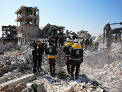 Children found alive as Turkiye-Syria quake toll tops 22,000