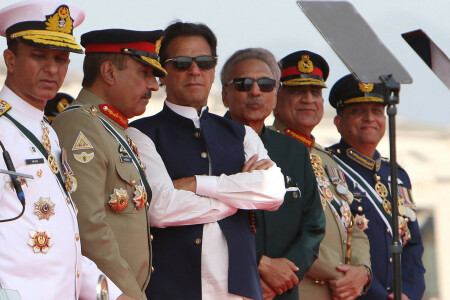Imran asks President Alvi to institute &lsquo;immediate inquiry&rsquo; against former COAS Bajwa