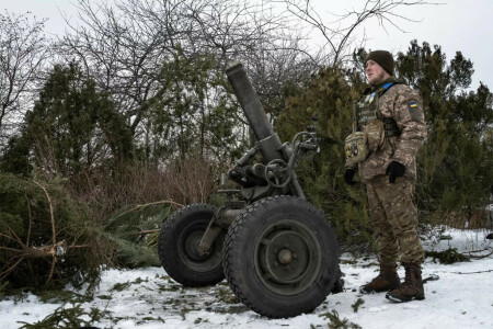 Wagner chief slams &lsquo;bureaucracy&rsquo; slowing Russian offensive
