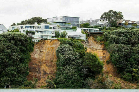 Cyclone in New Zealand leaves 7 dead, toll expected to rise