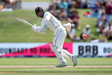 Blundell leads New Zealand fightback in England first Test