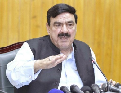 &lsquo;Jail bharo tehreek&rsquo;: I will surrender before Imran Khan does, says Sheikh Rashid