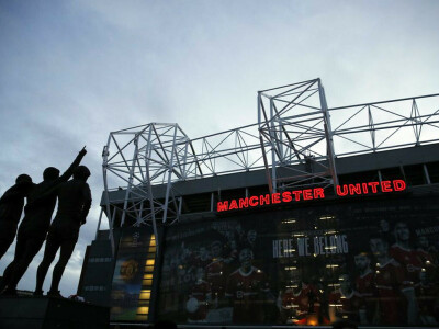 Qatar sheikh bids for Man Utd as billionaire Ratcliffe enters race