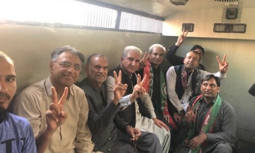 &lsquo;Jail Bharo Tehreek&rsquo;: Senior PTI leaders voluntarily surrender to police in Lahore