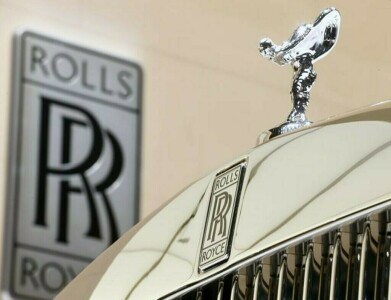 Engine maker Rolls-Royce sinks into net loss