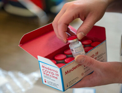 Moderna reaffirms 2023 COVID vaccine sales forecast of $5bn
