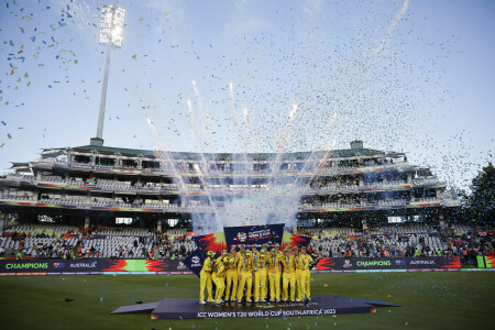 Australian women cricketers hailed as among greatest ever