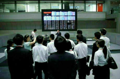 Tokyo&rsquo;s Nikkei index closes lower