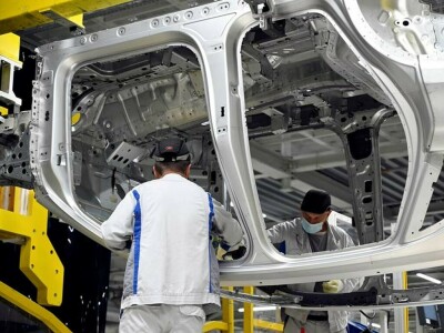 Pakistan's auto sector fears massive lay-offs if LC issue persists