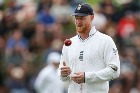Stokes determined to shrug off &lsquo;frustrating&rsquo; knee issue for Ashes