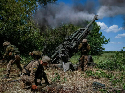 Russia fights to encircle Ukraine&rsquo;s defenders in Bakhmut
