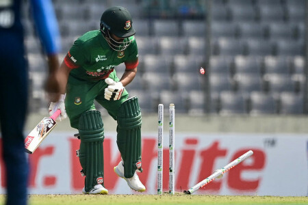 England bowl out Bangladesh for 209 in first ODI