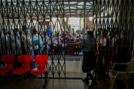 Sri Lanka workers defy strike ban to protest rescue plan
