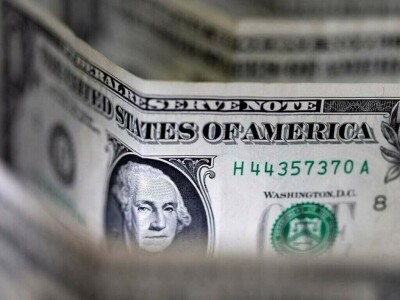 Dollar squeezed as inflation drives up euro