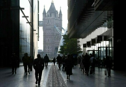 UK economy rebounds after swerving recession