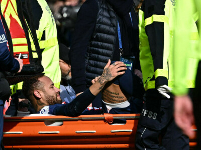 PSG&rsquo;s Neymar arrives in Qatar for ankle surgery