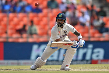 Kohli ends Test ton drought with 186 as India dominate Australia