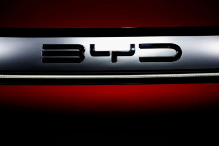 Musk, China&rsquo;s BYD deny report on Tesla ending battery supply cooperation