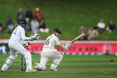 Conway hits 78 as New Zealand dig in on opening day against Sri Lanka