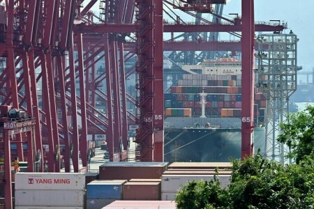 Malaysia&rsquo;s Feb exports rise 9.8% y/y, above forecast