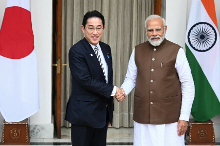 Japanese PM in India with an eye on trade, China