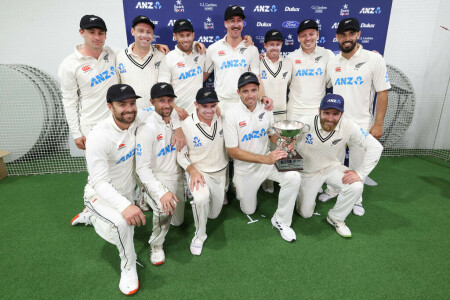 New Zealand triumph in windy Wellington, sweep series 2-0