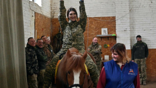 Ukraine soldiers ride out war stress with horse therapy