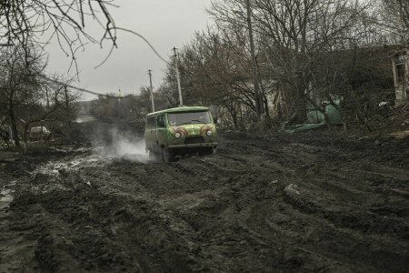 Mud: The common enemy in eastern Ukraine