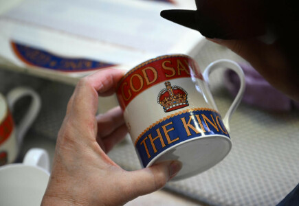 Coronation souvenirs boost struggling English ceramics industry