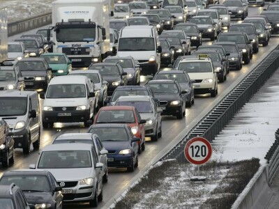 EU backs fossil fuel car ban, as Berlin lifts veto