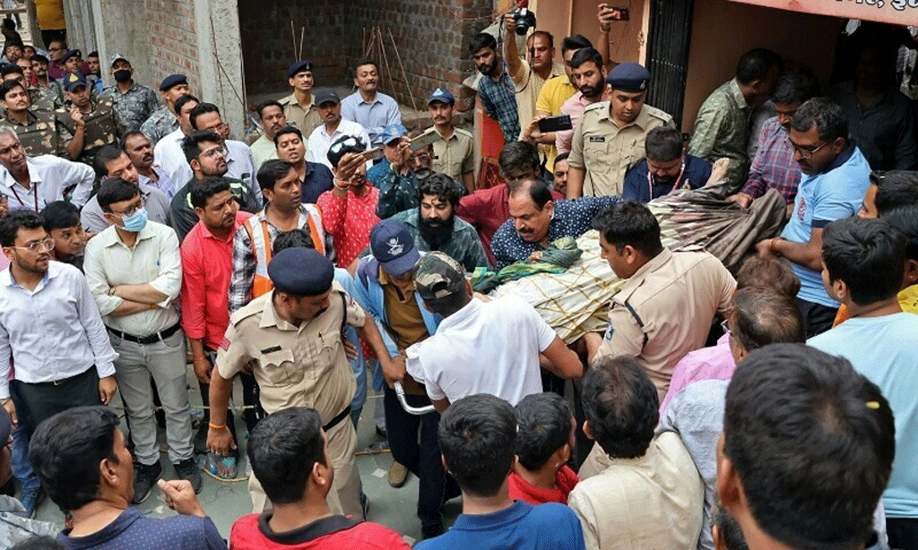 Thirty-five dead, 16 hurt in after roof of stepwell collapses in India