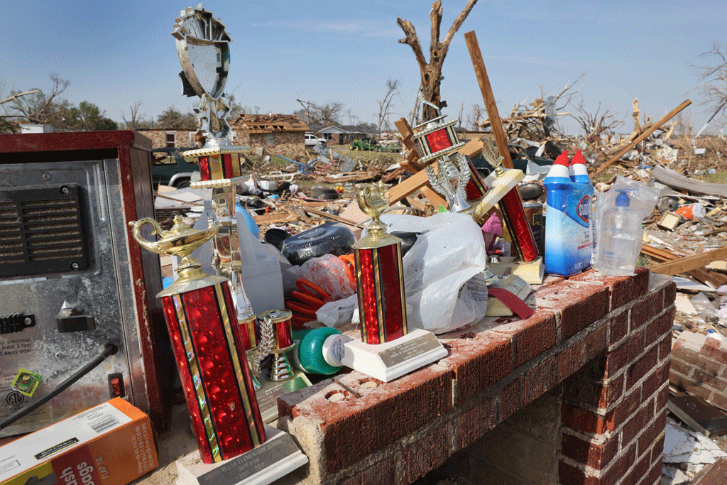 Deadly storms and tornadoes sweep through US